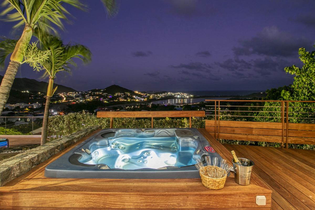 A louer villa vue mer Mont Vernont Saint Martin_ Jacuzzi Nuit - 30